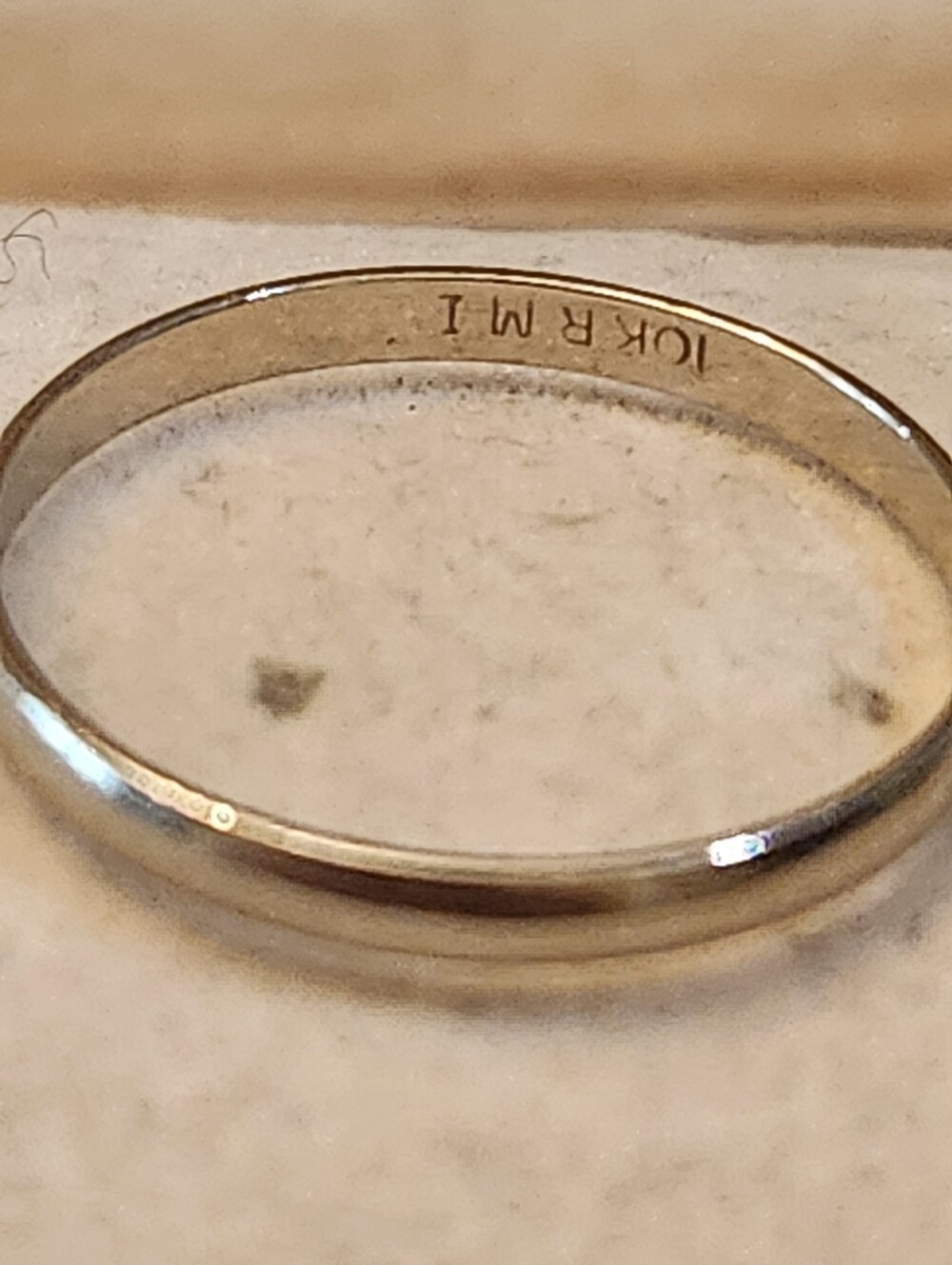 10kt WHITE GOLD BAND
